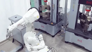 Sistema Automatizado de Pruebas de Tracción Robótica de 100kN (Prueba en Láminas de Metal)