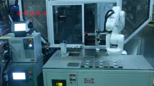 Sistema automatizado robótico de ensayo de impacto Charpy