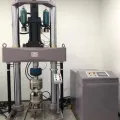 Máquina de ensayo de fatiga servohidráulica de sobremesa
