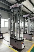 Máquina electromecánica de ensayo de fluencia y rotura por tensión